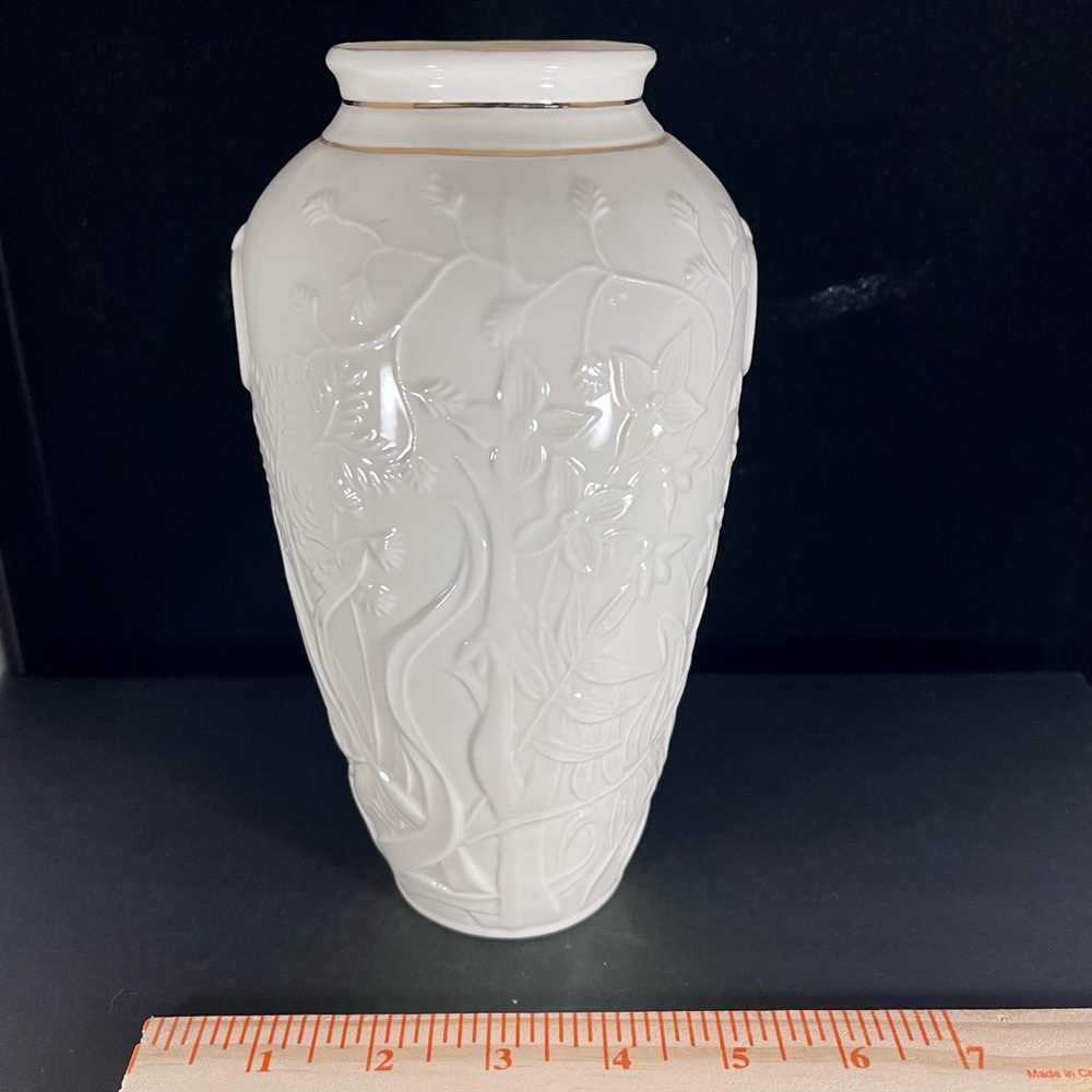 RARE Vintage Belleek Ireland Collectors Society Vase Limited Edition #610